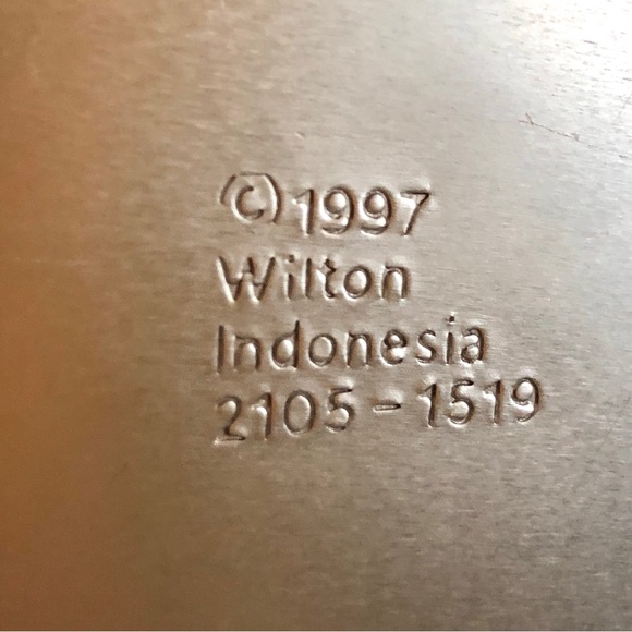 COMPUTER CAKE PAN by Wilton - Picture 5 of 9